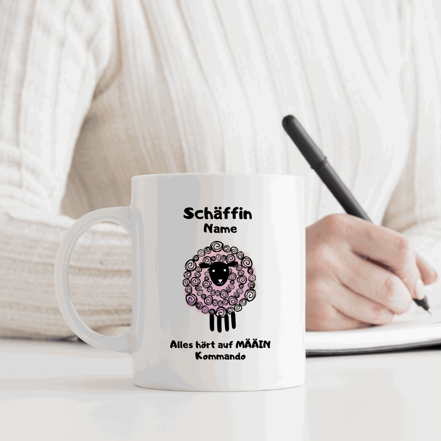 Tasse mit Spruch "Schäffin - Alles hört auf MÄÄIN Kommando" - personalisierbar mit Namen und Wunschtext - TassenFrollein